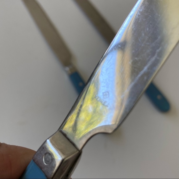 Oneida Blue Dinner Knives - Picture 3 of 3